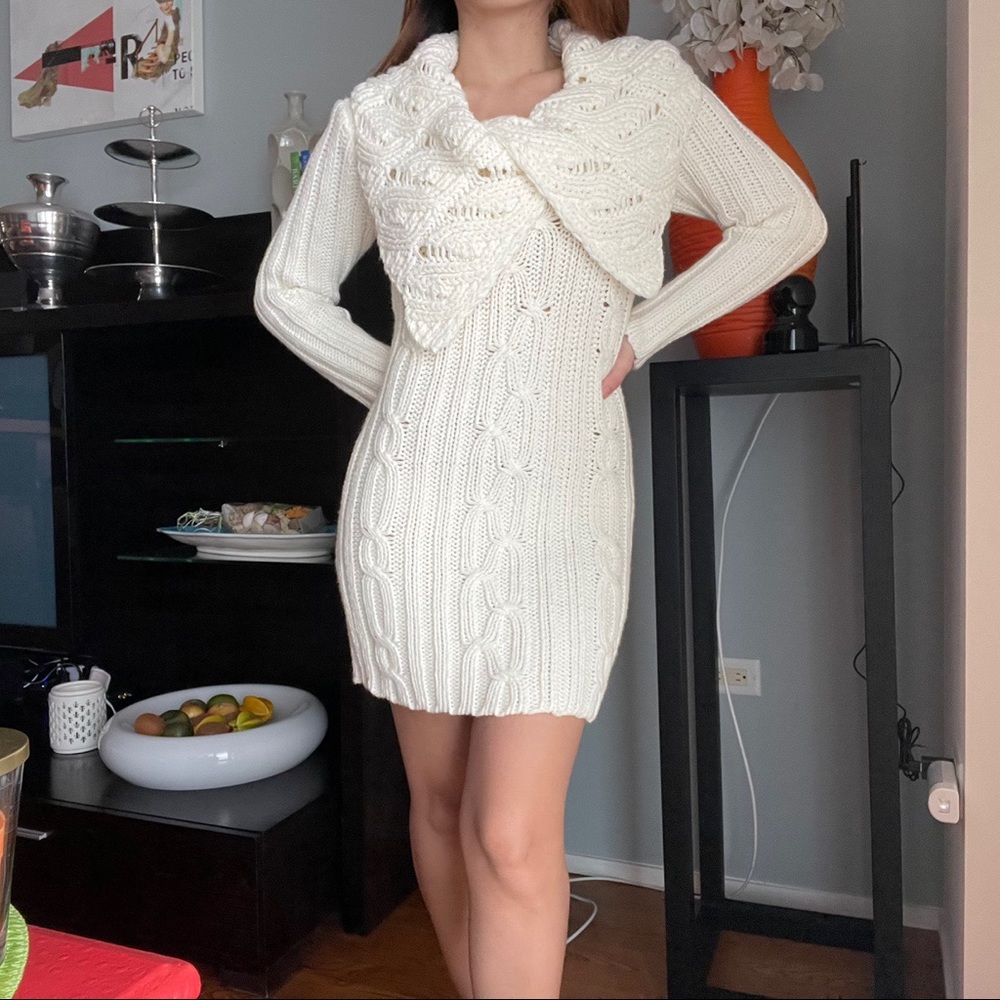 BIG COLLARED KNITTED DRESS
